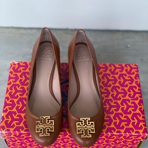 Tory Burch Melinda Closed Toe